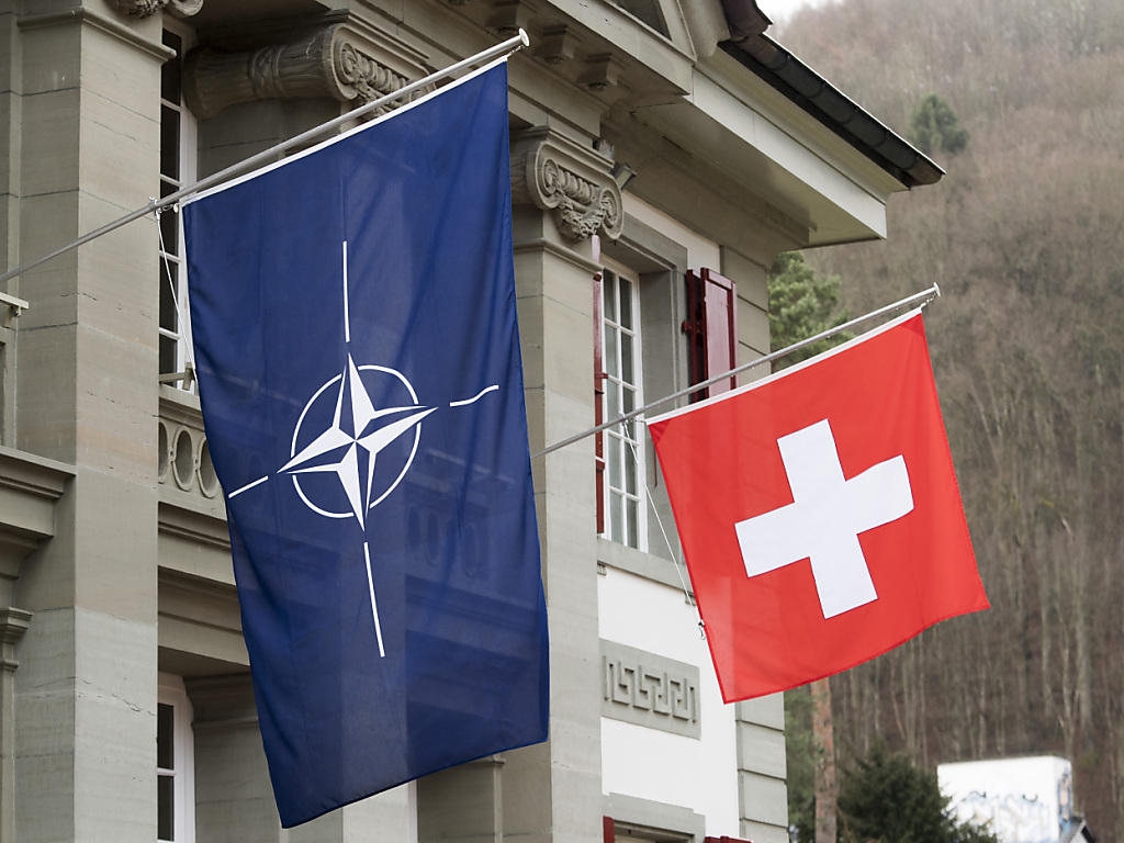 La Suisse doit rompre avec l’OTAN avant la prochaine guerre