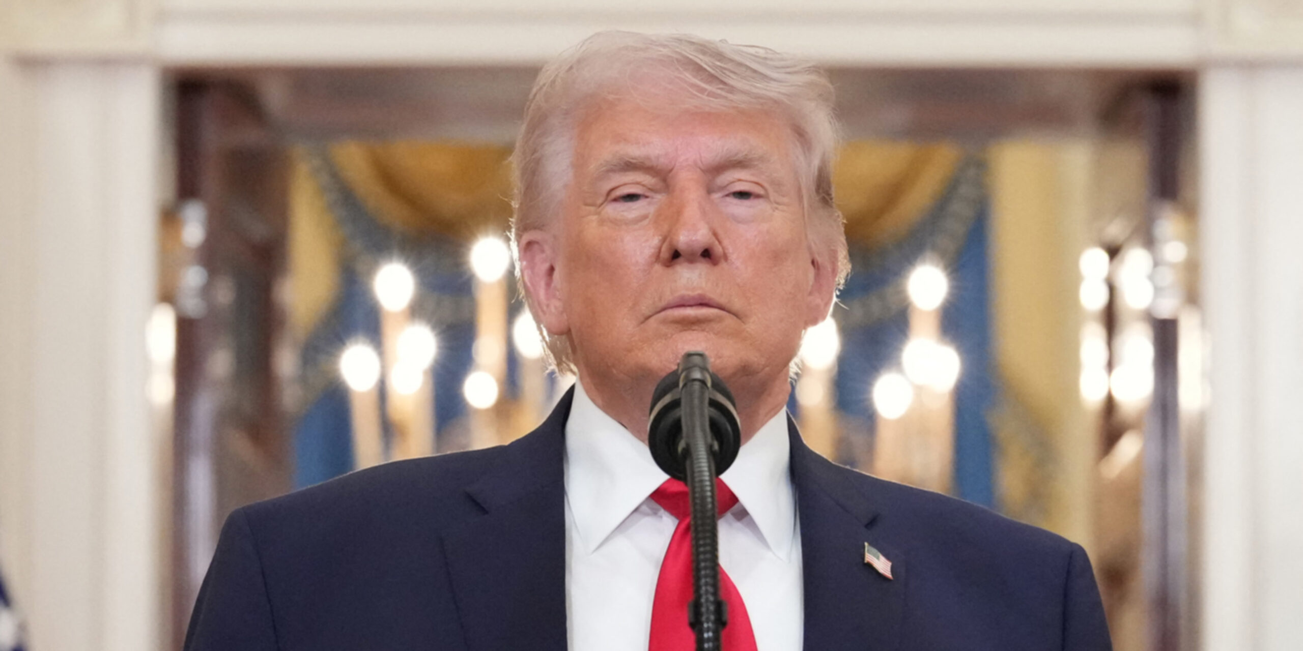 Trump célèbre l’inflation alors que le détroit d’Ormuz, censé fermé, reste ouvert