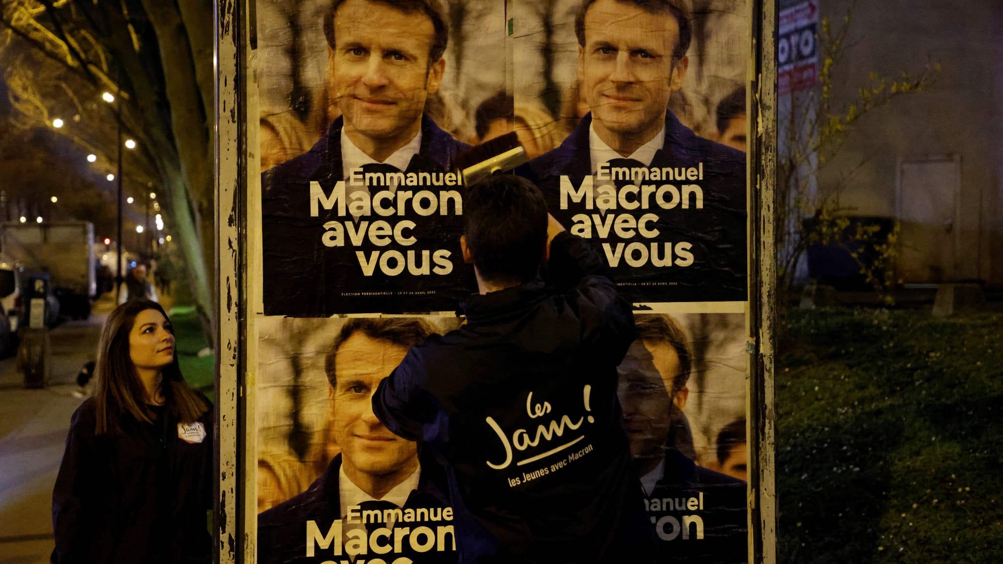 Macron trahit les jeunes : la crise scolaire atteint son pic